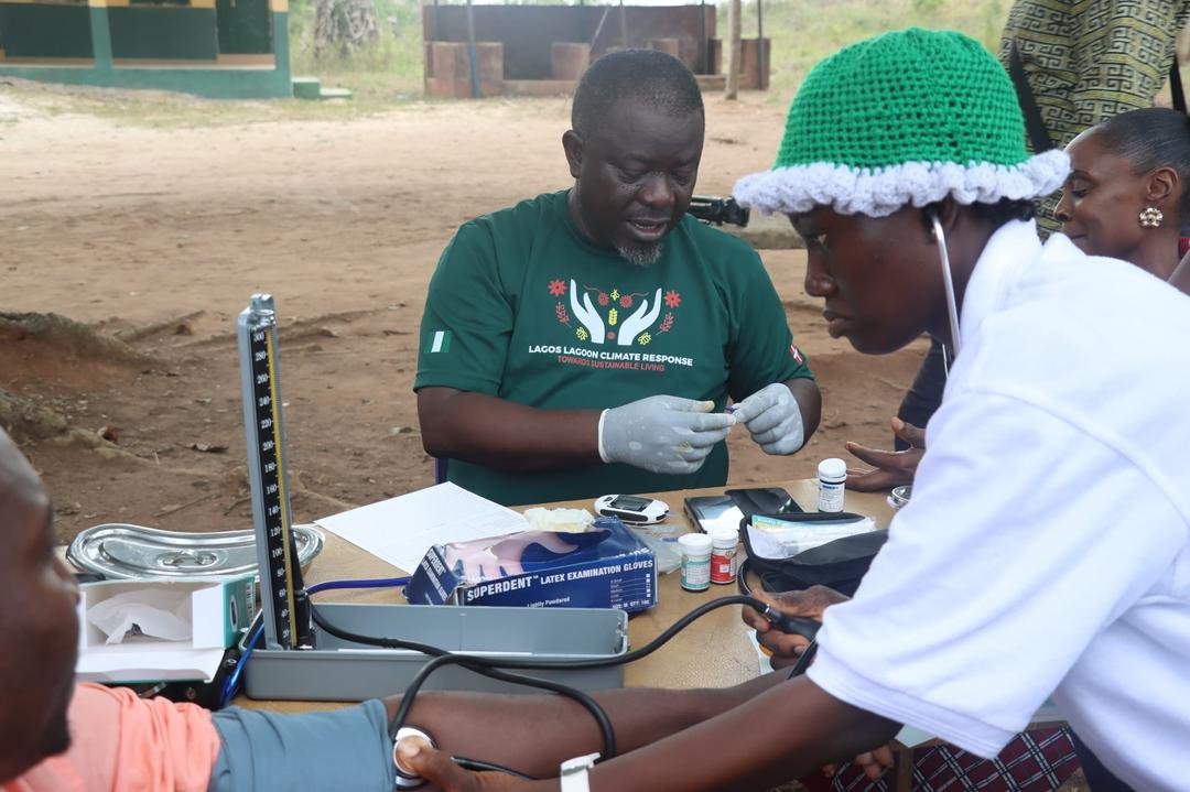 Dr Tuyi Mebawondu at the field clinic - Eyes of a Lagos Boy