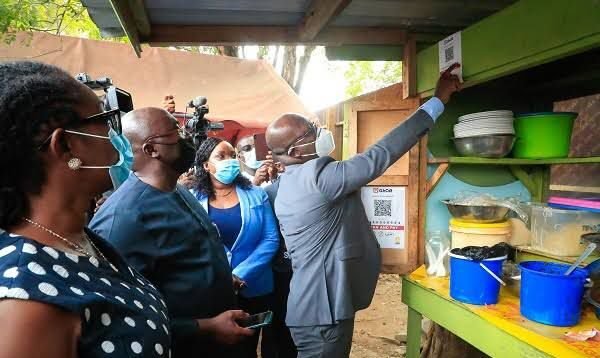 Former Vice President Muhamadu Bamuwai at the launch of the Universal QR payment system