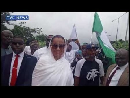 Senator Natasha Makes Way Into NASS Premises On Foot After Stoppage Of Convoy Senator Natasha Makes Way Into NASS Premises On Foot After Stoppage Of Convoy