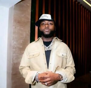 Davido Promises to Build Shop For Female Fan