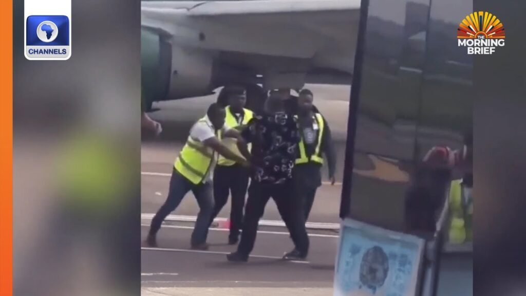 Airport Security Officials Drag Passenger Off Enugu Air Flight
