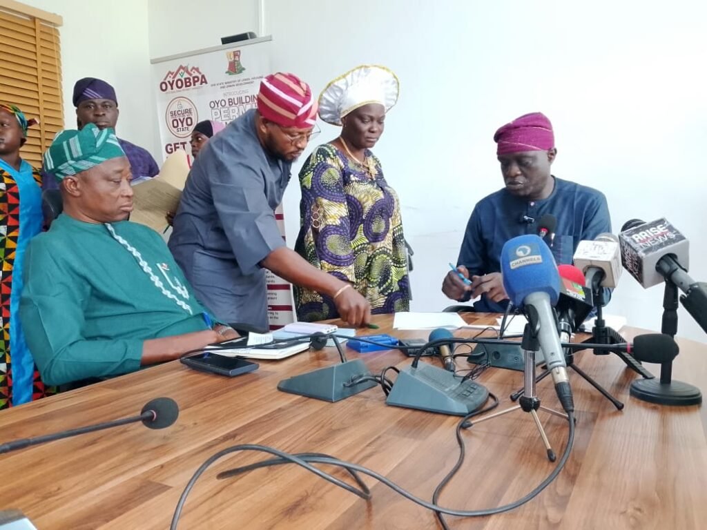 Oyo Pays N200m Compensation To Another Batch Of Beneficiaries – Independent Newspaper Nigeria