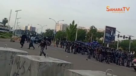 Ahead Of #FreeNnamdiKanuNow Protest, Nigerian Police Mount At Meeting Point