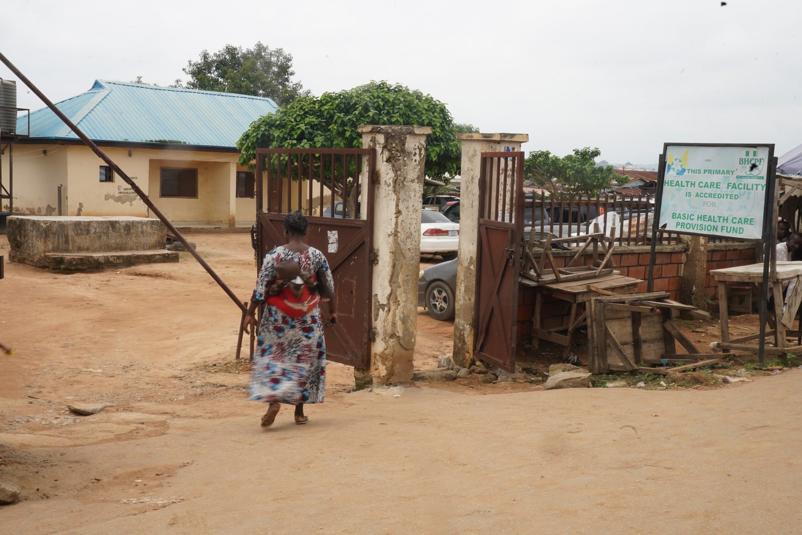 Blessing Christopher walks into the Lugbe Primary Health Care Centre in Abuja, Nigeria, to collect her antiretroviral therapy (ART) medication. July 30, 2025. Photograph: Marvellous Durowaiye /CCIJ