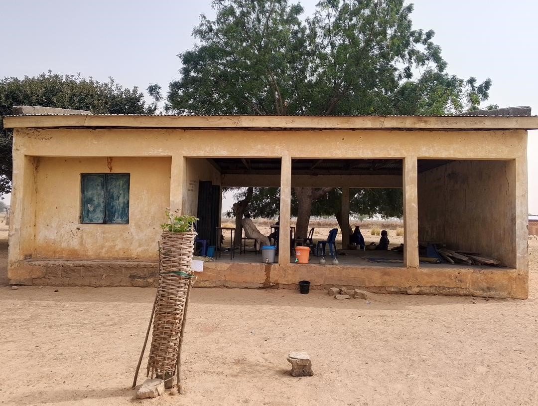 Front view of Kwamarawa PHC. (PHOTO CREDIT: Mariya Shuaibu Suleiman) 