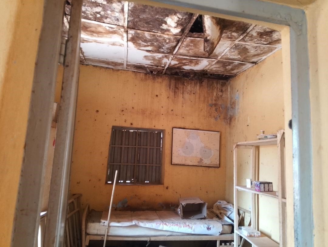 Inside view of Rimayen Rake PHC with surviving bed (PHOTO CREDIT: Mariya Shuaibu Suleiman) 