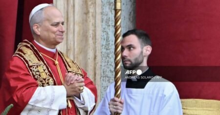 Pope urges Russia-Ukraine dialogue in Christmas message