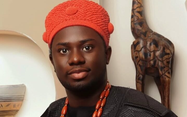 Oba Oloyede Akinghare II (IG@officialarujale_of_okeluse)