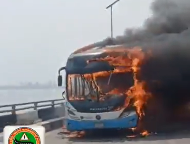 Bus fire on Third Mainland Bridge disrupts Lagos traffic Bus fire on Third Mainland Bridge disrupts Lagos traffic