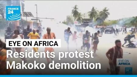 Nigerian police fire tear gas, injuring protester in Lagos floating slum protests • FRANCE 24
