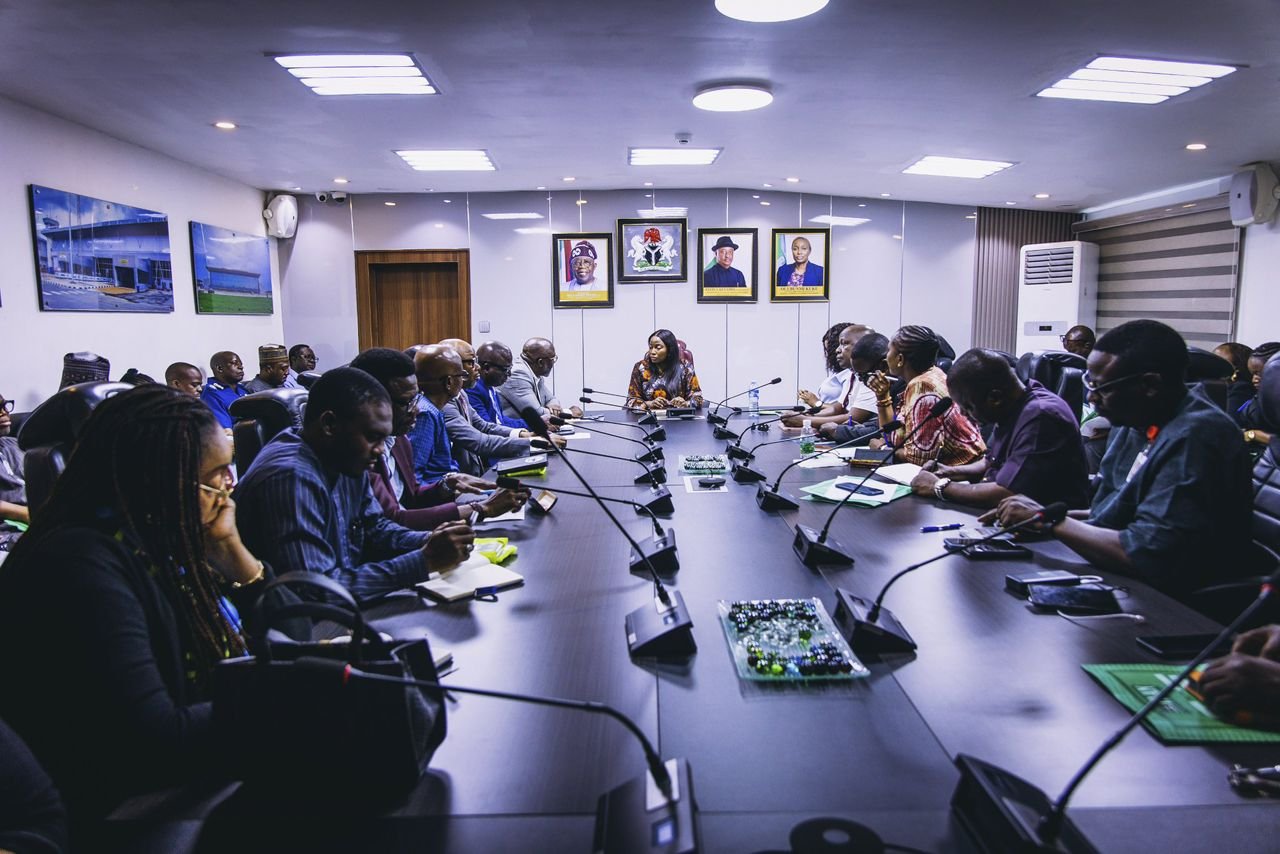 FAAN, United Nigeria Airlines meet over bird strikes, airport safety