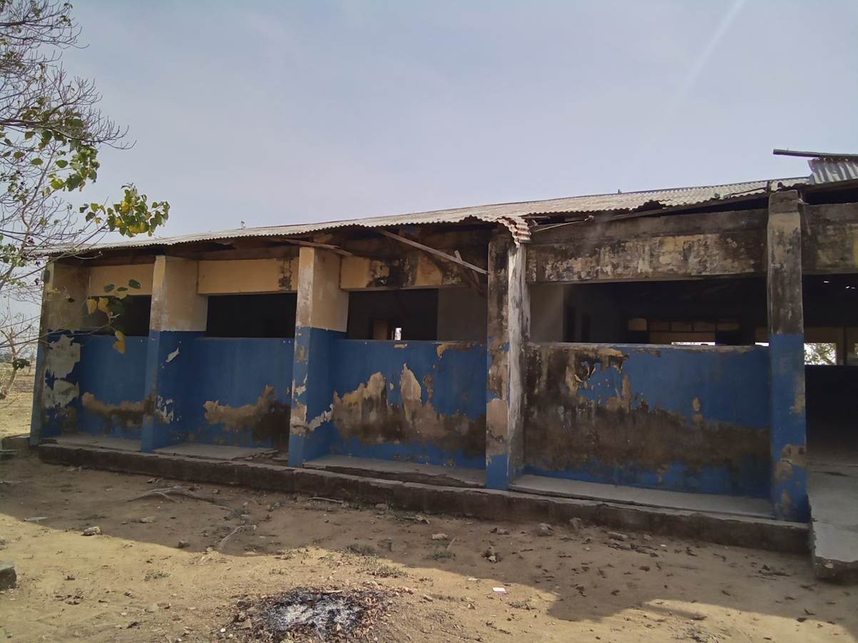 The dilapidated Basic Primary Healthcare Centre in Rofia / Yakubu Mohammed