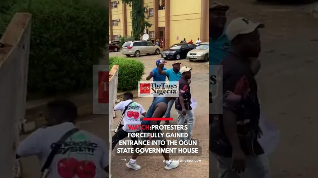 Protesters Forcefully Gain Entry Into Ogun State Government House ##nigerianews #timesofnigeria Protesters Forcefully Gain Entry Into Ogun State Government House ##nigerianews #timesofnigeria