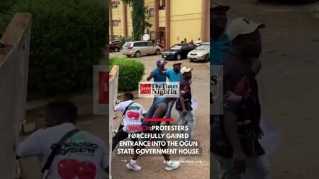 Protesters Forcefully Gain Entry Into Ogun State Government House ##nigerianews #timesofnigeria