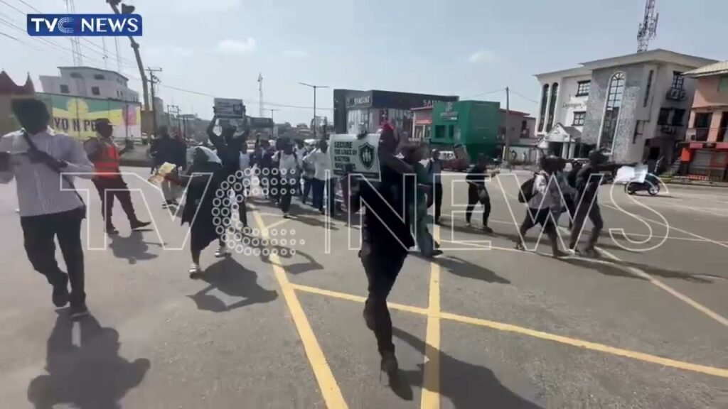 Oyo Abduction: Teachers Protest In Ibadan, Seek Release Of Students, Colleagues Oyo Abduction: Teachers Protest In Ibadan, Seek Release Of Students, Colleagues