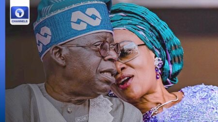 Tinubu Jokes, Introduces Wife Remi As ‘Iya Alakara’ Tinubu Jokes, Introduces Wife Remi As ‘Iya Alakara’