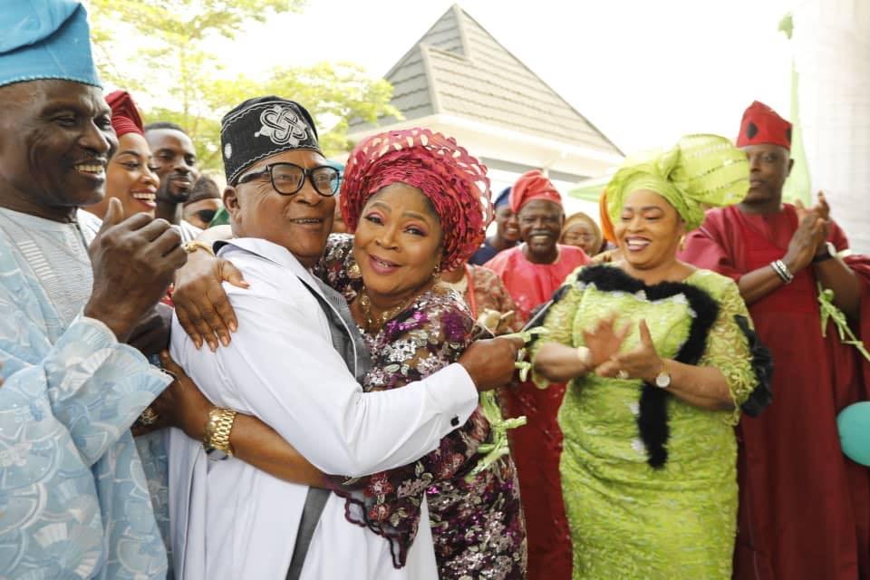 Kollington and Salawa in a warm embrace at the Adron Homes commericial in January 2020