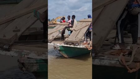 River side transportation in Nigeria today #nigerianews River side transportation in Nigeria today #nigerianews