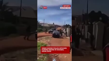 VIDEO SHOWS POLICE OFFICERS FLEEING DRONE IN OSOGBO, OSUNSTATE VIDEO SHOWS POLICE OFFICERS FLEEING DRONE IN OSOGBO, OSUNSTATE