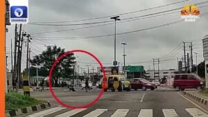 Moment A Commuter Fell Off A Moving Vehicle In Lagos + More | Trending Moment A Commuter Fell Off A Moving Vehicle In Lagos + More | Trending