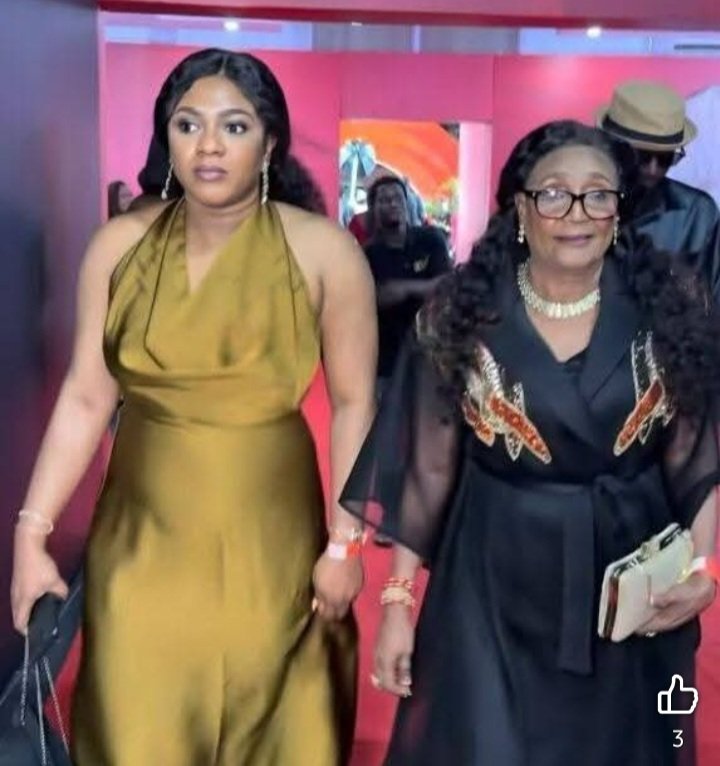 2Baba's mother with a lady (PHOTO CREDIT: Facebook@Yawnaijatv)