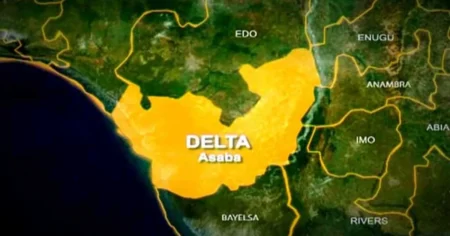 Police intercept vehicle with military uniforms, drugs in De