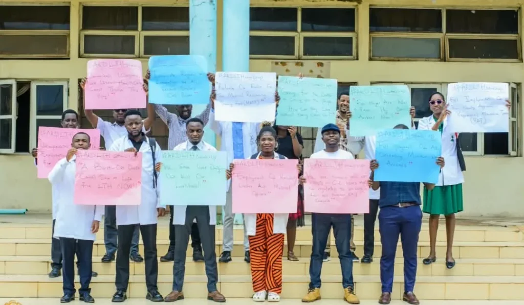 LAUTECH Resident Doctors Protest Unpaid Arrears, Understaffi LAUTECH Resident Doctors Protest Unpaid Arrears, Understaffi