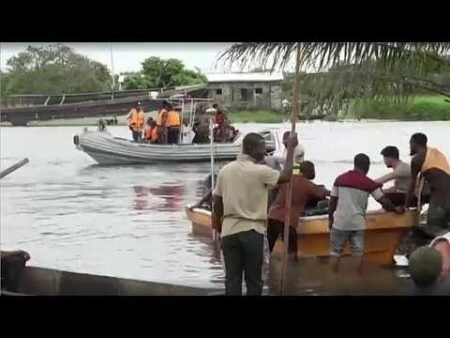 Nigeria plane crash recovery operation faces difficulties Nigeria plane crash recovery operation faces difficulties