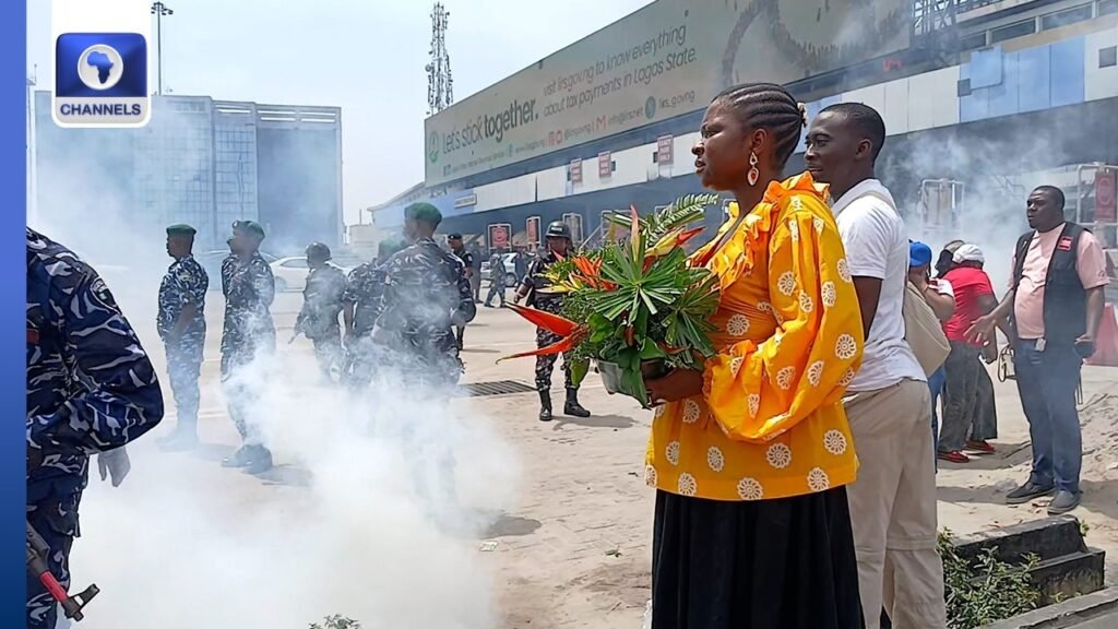 #EndSARS Anniversary: Police Fire Tear Gas To Disperse Gathering At Lekki Toll Gate #EndSARS Anniversary: Police Fire Tear Gas To Disperse Gathering At Lekki Toll Gate
