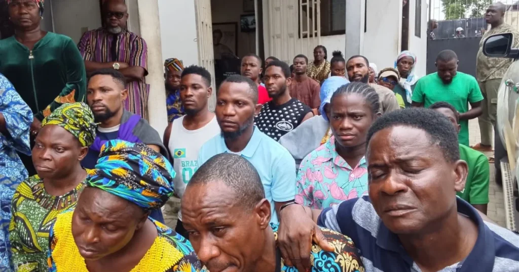 Kidnappers demand N1bn ransom for 20 Oyo corps members Kidnappers demand N1bn ransom for 20 Oyo corps members