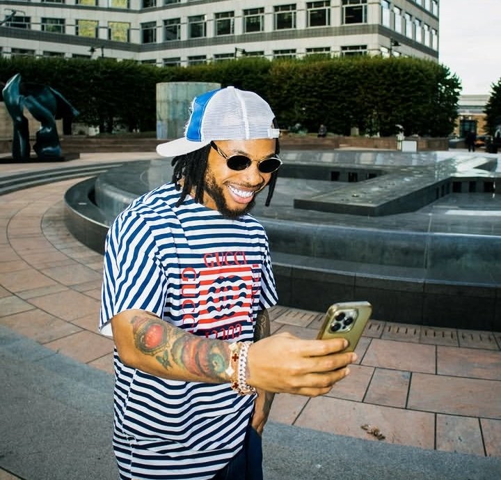 Poco Lee with his phone (Credit_Instagram@poco_lee)