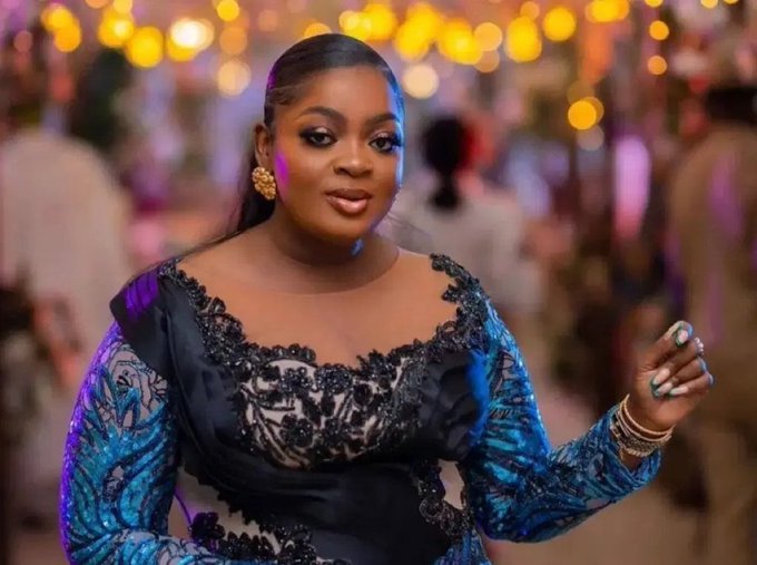 Eniola Badmus Apologises to Laide Bakare After Viral Podcast Drama Eniola Badmus Apologises to Laide Bakare After Viral Podcast Drama